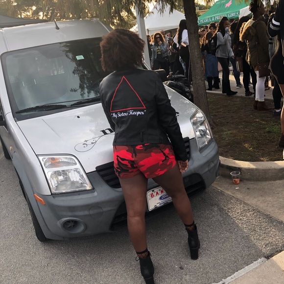 Camo Red Cargo Shorts - Picture 3 of 3